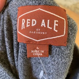 Men’s V neck sweater size L. Never worn